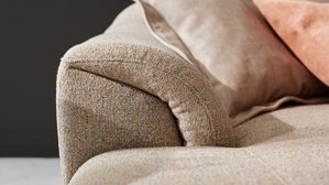 Ecksofa Interliving aus Stoff in Beige Interliving Sofa Serie 4461 - Ecksofa sandfarbener Bezug Mido 64 & schwarze Metallfüße - Stellfläche ca. 185 x 290 cm