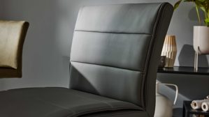 Barstuhl Interliving aus Kunstfaser in Grau Interliving Esszimmer Serie 5122 – Barstuhl ST67 graue Mikrofaser Delphin & gebürsteter Edelstahl