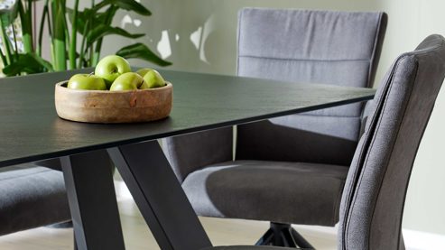 Esstisch Interliving aus Glas in Schwarz Interliving Esszimmer Serie 5122 – Esstisch schwarzes Glas & Metall - ca. 160 x 90 cm