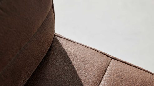 Barstuhl Interliving aus Kunstfaser in Braun Interliving Esszimmer Serie 5122 – Tresenstuhl ST64 mit Liftfunktion rostbraune Mikrofaser & gebürsteter Edelstahl