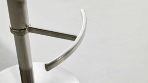 Barstuhl Interliving aus Kunstfaser in Braun Interliving Esszimmer Serie 5122 – Tresenstuhl ST64 mit Liftfunktion rostbraune Mikrofaser & gebürsteter Edelstahl