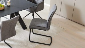 Schwingstuhl Interliving aus Kunstfaser in Dunkelgrau Interliving Esszimmer Serie 5122 – Schwingstuhl onyxschwarze Mikrofaser & mattschwarzes Metall