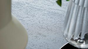 Tischgruppe Interliving aus Holz in Schwarz Interliving Esszimmer Serie 5122 – Essgruppe mit sechs Stühlen schwarzes Glas, fangofarbenes Kunstleder & Edelstahl