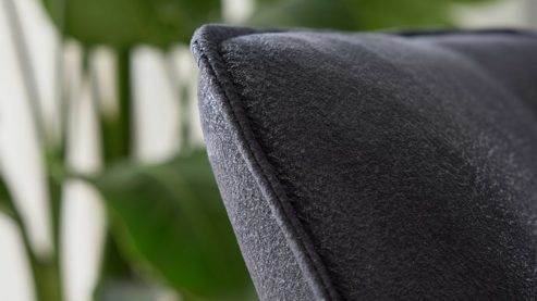 Vierfußstuhl Interliving aus Stoff in Schwarz Interliving Esszimmer Serie 5116 – Armlehnstuhl mit Drehfunktion carbonschwarzer Materialmix Mikrofaser & Cord Ni-Co, schwarzes Gestell F37