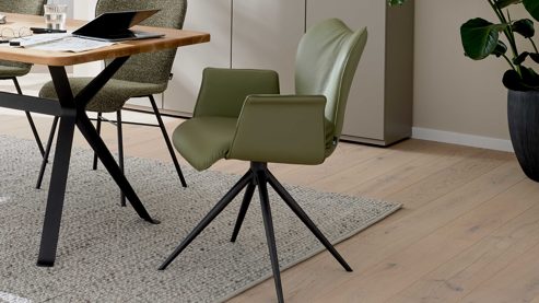 Polsterstuhl Interliving aus Leder in Grün Interliving Esszimmer Serie 5115 - Armlehnstuhl Aiko Four A32 jadefarbenes Leder LD7830 & umbragraues Metall