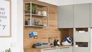 Einbauküche Interliving aus Holz in Grau Interliving Küche Serie 3087 - Hauswirtschaftsraumlösung Platingrau & Eiche Ventura – Stellfläche ca. 190 x 275 cm