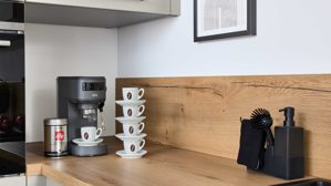 Einbauküche Interliving aus Holz in Grau Interliving Küche Serie 3086 mit SIEMENS-Einbaugeräten Platingrau & Eiche Ventura – Stellfläche ca. 350 x 278 cm