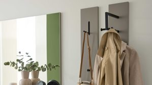 Garderoben-Set Interliving aus Holz in Hellgrau Interliving Garderobe Serie 6012 - Garderoben-Set graubeiger Mattlack - fünfteilig