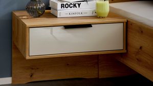 Möbelbeleuchtung Interliving aus Holz in Holzfarben Interliving Schlafzimmer Serie 1034 – Bettgestell mit Nachtkonsolen und Beleuchtung champagnerfarbenes Glas & Eiche Bianco - Liegefläche ca. 180 x 200 cm