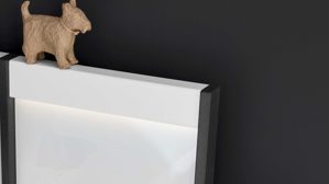 Möbelbeleuchtung Interliving aus Holz in Weiß Interliving Schlafzimmer Serie 1033 – Komplettzimmer mit Beleuchtung weißes Glas & Holz