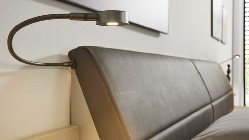 Möbelbeleuchtung Interliving aus Holz in Weiß Interliving Schlafzimmer Serie 1032 – Komplettzimmer mit Beleuchtung Weiß & Kieselgrau - Liegefläche ca. 180 x 200 cm