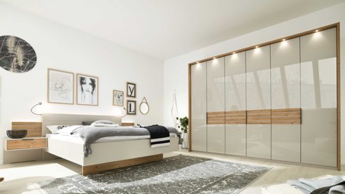 Möbelbeleuchtung Interliving aus Holz in Hellgrau Interliving Schlafzimmer Serie 1026 – Komplettzimmer mit Beleuchtung Champagner & Eiche bianco - Liegefläche ca. 180 x 200 cm