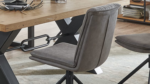 Vierfußstuhl WOODS & TRENDS aus Stoff in Grau WOODS & TRENDS Vintage-Dining - Polsterstuhl 2431 graue Mikrofaser Island & schwarzes Eisen