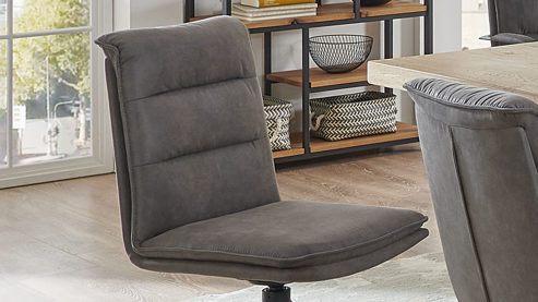 Vierfußstuhl WOODS & TRENDS aus Stoff in Grau WOODS & TRENDS Vintage-Dining - Polsterstuhl 2431 graue Mikrofaser Island & schwarzes Eisen