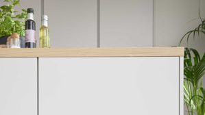 Einbauküche culineo® aus Holz in Hellgrau Culineo® Einbauküche C615 mit BORA Induktionsfeld Seidengrau & Eiche Como - zweizeilig