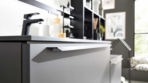 Badmöbel-Set Interliving aus Holz in Grau Interliving Bad Serie 7317 - Badmöbel-Set mit viel Zubehör Schiefergrau