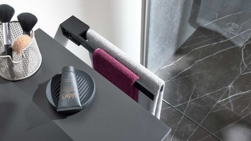 Handtuchhalter Interliving aus Metall in Schwarz Interliving Bad Serie 7945 – Handtuchhalter mattschwarzes Metall