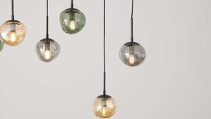 Pendelleuchte Interliving aus Glas in Mehrfarbig Interliving Leuchten Serie 9350 - Hängelampe Glas in Amber, Grün & Rauch - sechs Lampenschirme