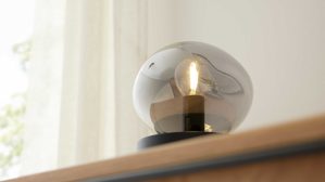 Tischleuchte Interliving aus Glas in Grau Interliving Leuchten Serie 9350 - Tischlampe rauchfarbenes Glas - Höhe ca. 19 cm