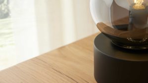 Tischleuchte Interliving aus Glas in Grau Interliving Leuchten Serie 9350 - Tischlampe rauchfarbenes Glas - Höhe ca. 19 cm