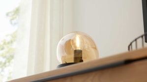 Tischleuchte Interliving aus Glas in Hellbraun Interliving Leuchten Serie 9350 - Tischlampe amberfarbenes Glas - Höhe ca. 19 cm