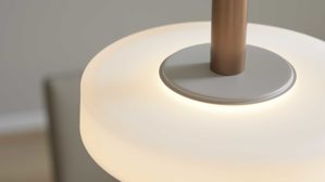 Pendelleuchte Interliving aus Metall in Hellgrau Interliving Leuchten Serie 9351 - Hängelampe warmgraues & kaffeefarbenes Metall - drei Lampenschirme