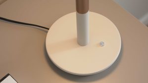 Tischleuchte Interliving aus Metall in Hellgrau Interliving Leuchten Serie 9351 - Tischlampe warmgraues & kaffeefarbenes Metall - Höhe ca. 35 cm