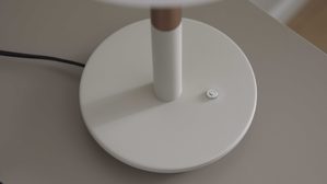 Tischleuchte Interliving aus Metall in Hellgrau Interliving Leuchten Serie 9351 - Tischlampe warmgraues & kaffeefarbenes Metall - Höhe ca. 35 cm