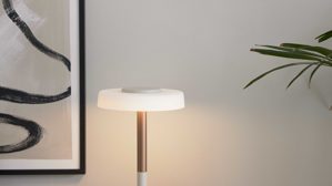 Tischleuchte Interliving aus Metall in Hellgrau Interliving Leuchten Serie 9351 - Tischlampe warmgraues & kaffeefarbenes Metall - Höhe ca. 35 cm