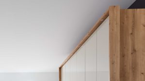 Passepartout Interliving aus Holz in Holzfarben Interliving Kleiderschrank Serie 1205 – beleuchteter Passepartoutrahmen 907 Eiche Bianco - für ca. 300 cm Breite