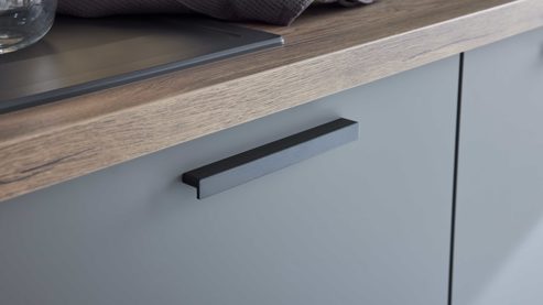 Einbauküche culineo® aus Holz in Dunkelgrau Culineo® Einbauküche C357 mit gorenje Einbaugeräten Schiefergrau & Schwarzglas - zweizeilig